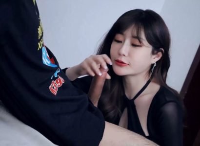 gái thái sex Con gái khiêu dâm gạ tình chồng mới của mẹ